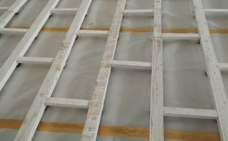 指接板體育館實(shí)木地板廠家去哪找？