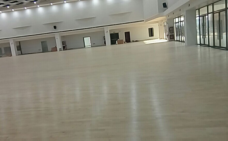 劇院舞臺(tái)木地板在干凈調(diào)養(yǎng)時(shí)要注重甚么？