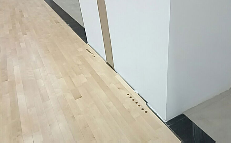 楓木風(fēng)雨操場(chǎng)運(yùn)動(dòng)地板怎么維修？