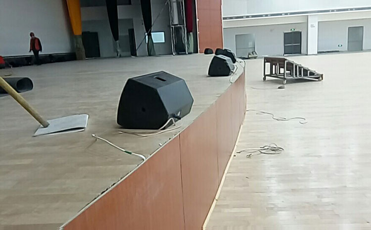 楓木木地板籃球場怎么翻新