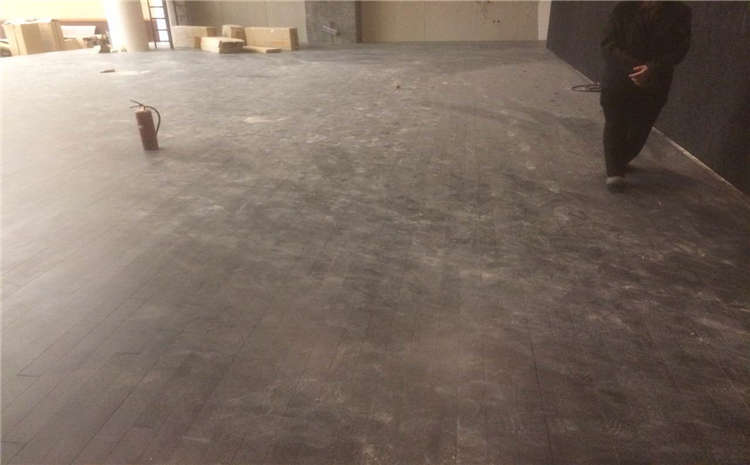 專(zhuān)業(yè)的NBA籃球場(chǎng)木地板批發(fā)價(jià)格