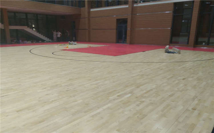 羽毛球運(yùn)動木地板清潔時用什么拖把比較好？