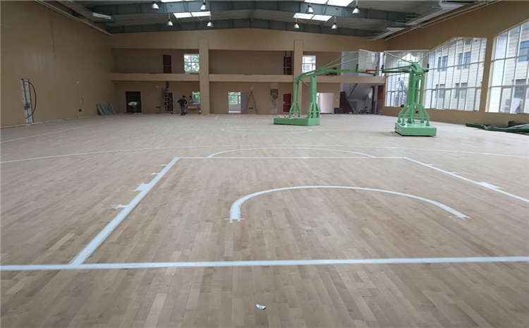 硬木企口乒乓球館木地板翻新施工