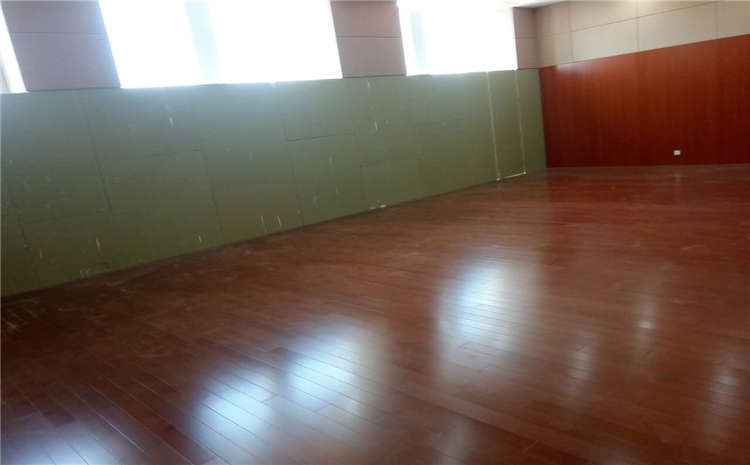 指接板運(yùn)動(dòng)籃球地板多少錢一平米？