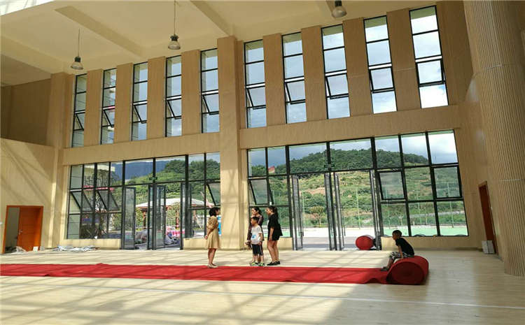 柞木乒乓球館木地板一般多少錢？