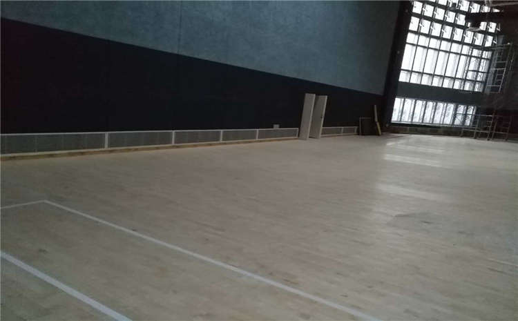 籃球運(yùn)動(dòng)木地板翻新讓你隨時(shí)應(yīng)對(duì)任何挑戰(zhàn)！