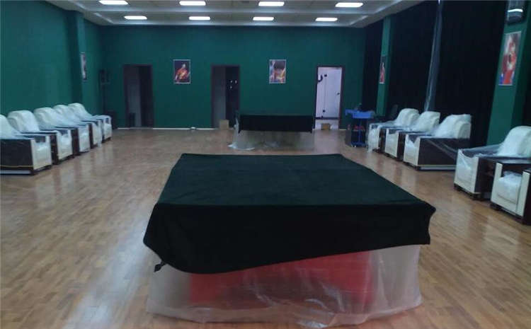 籃球場館體育運(yùn)動木地板多少錢一平米？