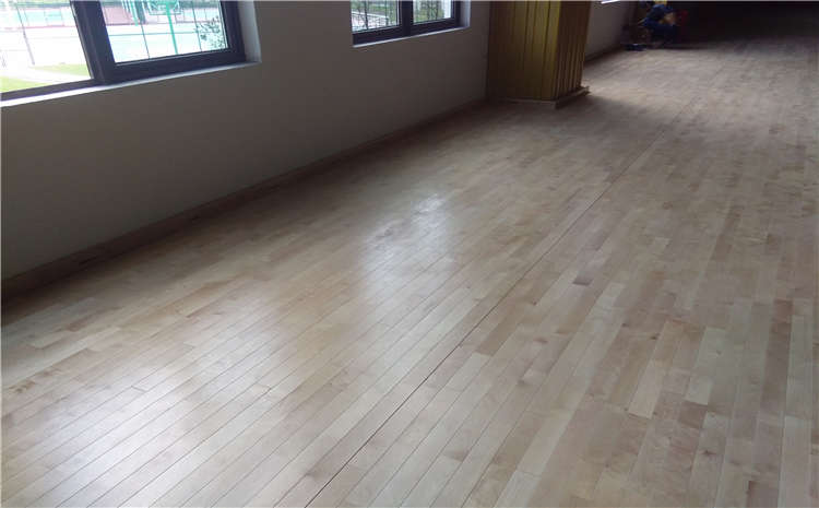 上海楓木體育場地板怎么安裝