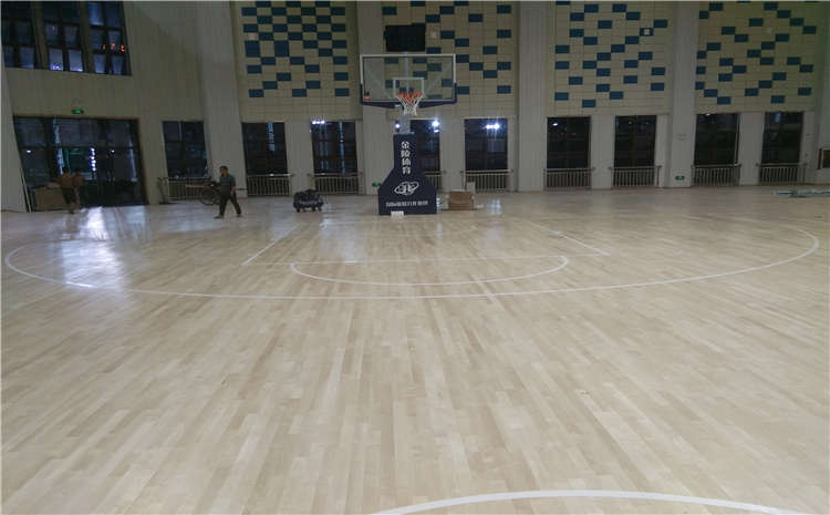 為何室內(nèi)籃球場(chǎng)運(yùn)動(dòng)木地板使用率這么高？