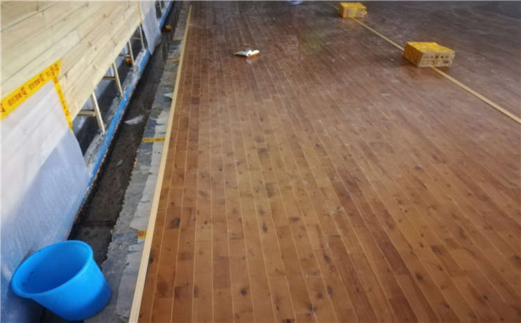 專業(yè)的籃球場地木地板批發(fā)價格