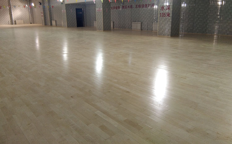 22厚籃球場實木地板批發(fā)價格