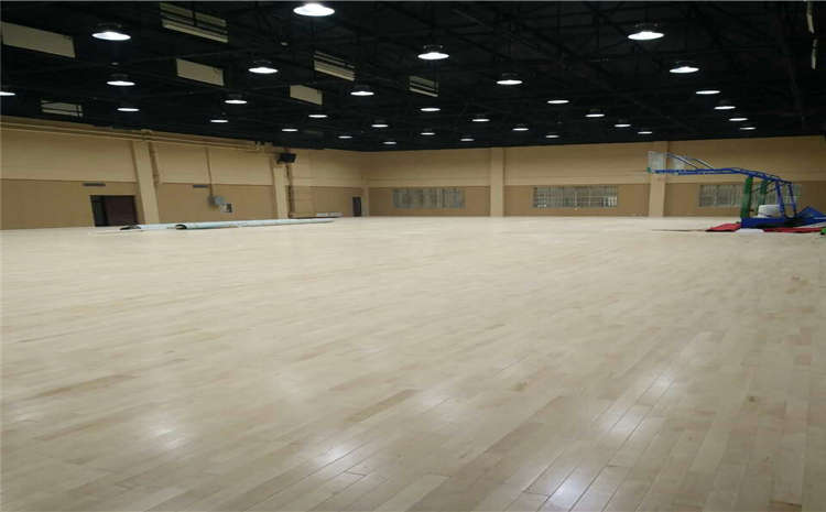 體育木地板多少錢？