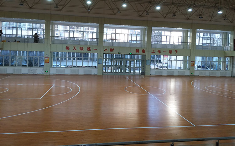 籃球木地板的優(yōu)點和缺點是什么