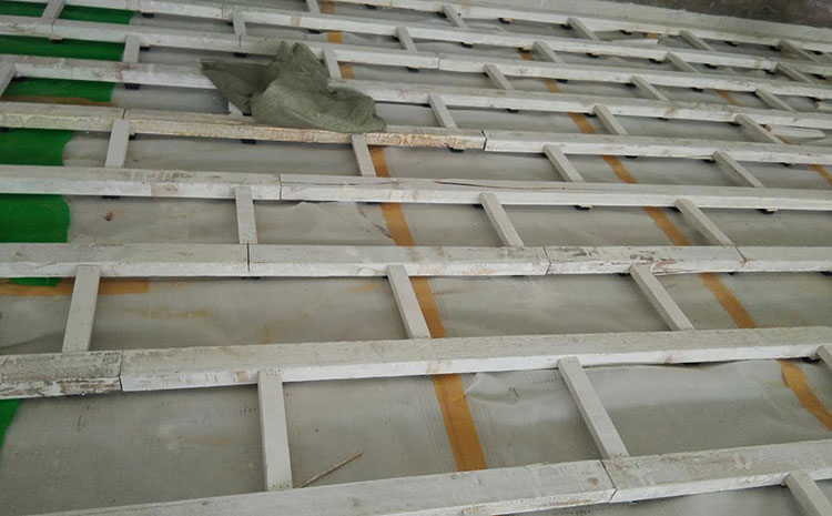 羽毛球館運動木地板踢腳線的安裝流程