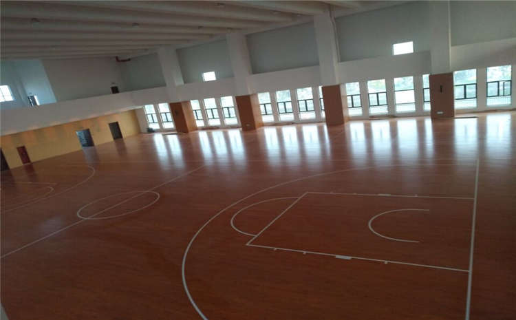 20厚風雨操場運動地板價格是多少錢？