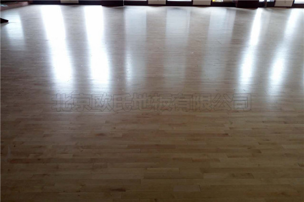 山西太原龍頭大廈運(yùn)動木地板鋪設(shè)工程 山西太原龍頭大廈運(yùn)動木地板鋪設(shè)工程