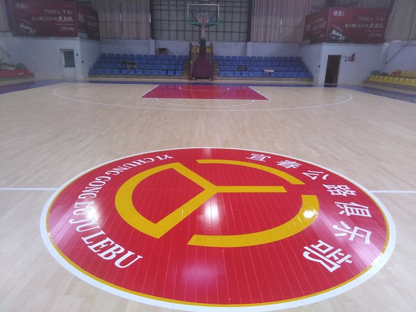 籃球場木地板.jpg