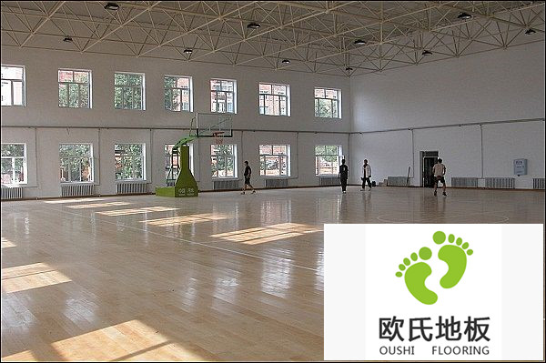 實木運(yùn)動地板翻新流程介紹