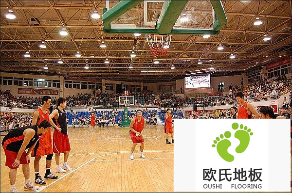 運(yùn)動(dòng)木地板的專業(yè)屬性高于塑膠地板