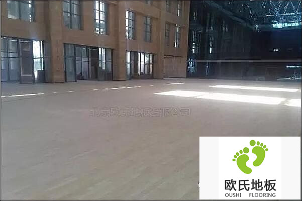 甘肅省酒泉市體育籃球木地板鋪設(shè)工程