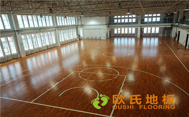 烏魯木齊烏蘇市第二中學(xué)體育館木地板項目